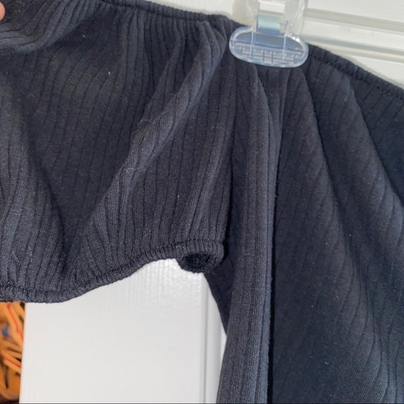 Ribbed Off-the-Shoulder Crop Top - Picture 2 of 3